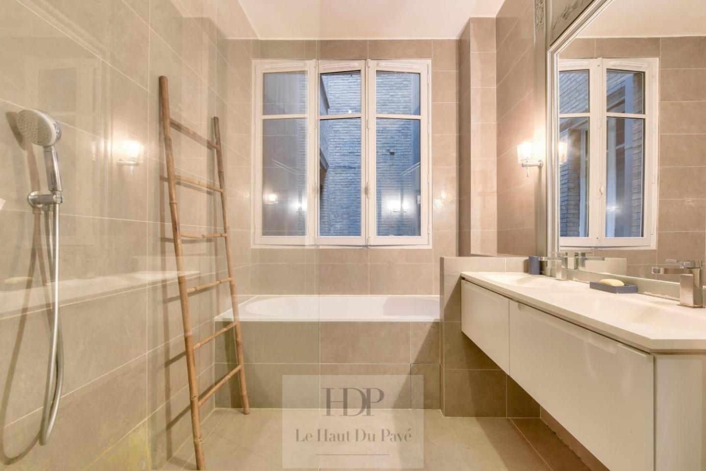 Wagram, 214m2, 4 Chambres, Balcon Appartamento Parigi